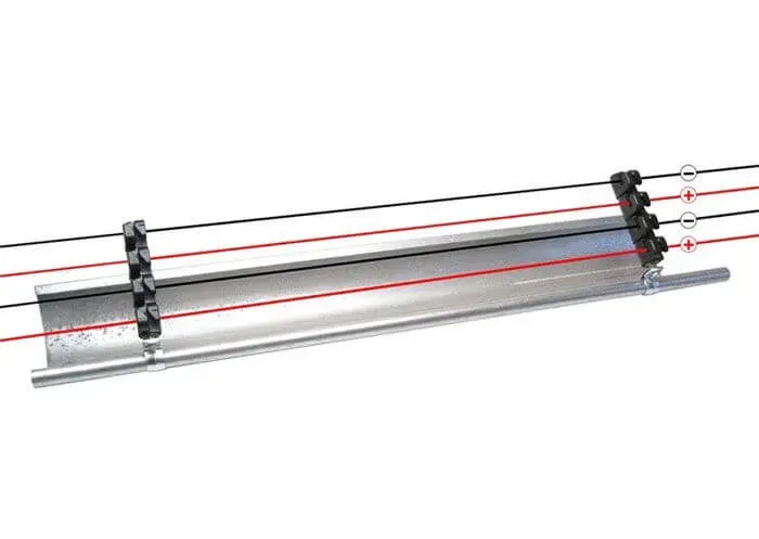 Izolátor pro elektrický ohradník na okap proti škůdcům, 4 očka